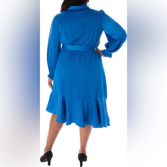 NWT Taylor Plus Long Sleeve Satin Wrap Dress Bright Blue Size 18W - Picture 3 of 11